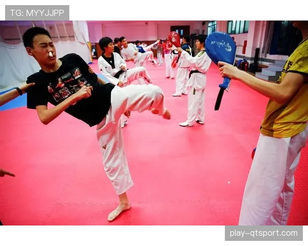 伊朗举国体制下的摔跤人才培养:体校、军队与宗教力量的结合。