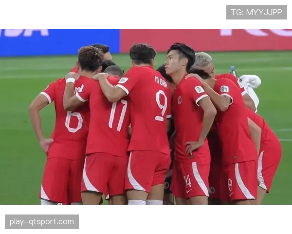 特写:绝平被吹,纽卡斯尔联主帅埃迪·霍在场边向第四官员激烈抗议 特写:绝平被吹,纽卡斯尔联主帅埃迪·霍在场边向第四官员激烈抗议